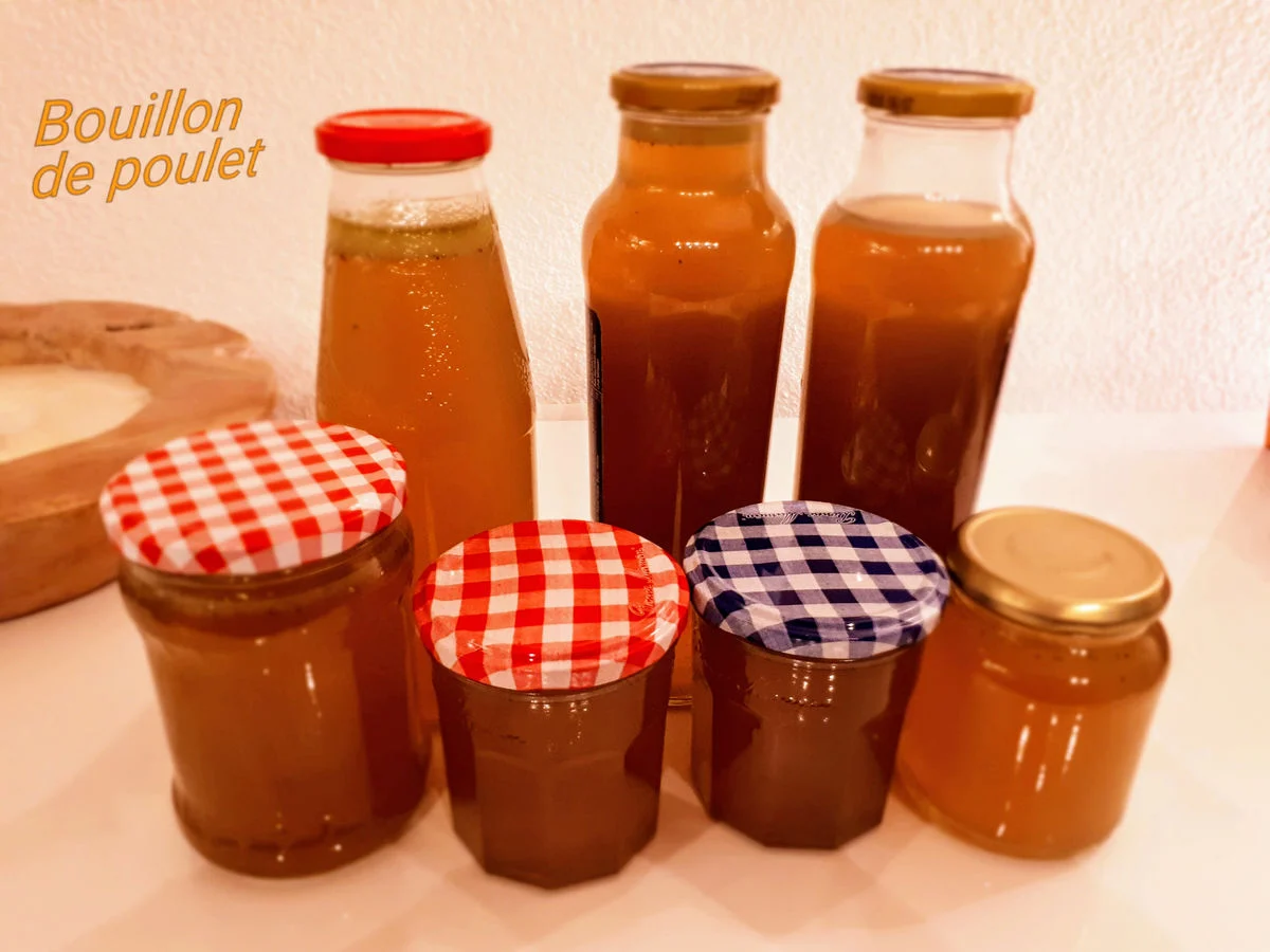 Bol de bouillon de viande maison